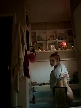 Snapshot of ClumsyLink chatting on 11/18/25, 05:39 ClumsyLink online show from 11/18/25, 05:39