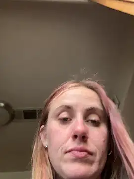 Snapshot of ClumsyLink chatting on 11/23/25, 09:03 ClumsyLink online show from 11/23/25, 09:03