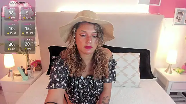 Snapshot of Sofii_Diaz chatting on 03/13/25, 06:45 Sofii Diaz online show from 03/13/25, 06:45