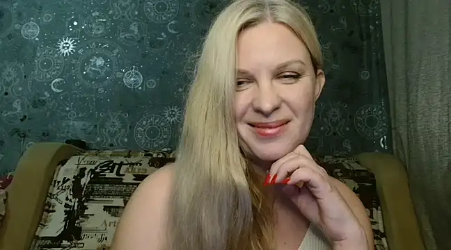 Snapshot of BlondeFox chatting on 12/17/24, 11:39 BlondeFox online show from 12/17/24, 11:39