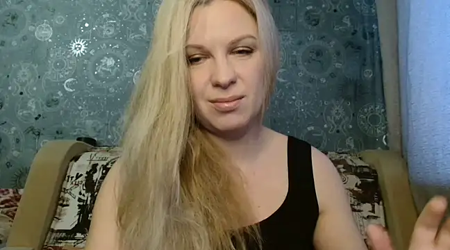 Snapshot of BlondeFox chatting on 12/28/24, 03:58 BlondeFox online show from 12/28/24, 03:58