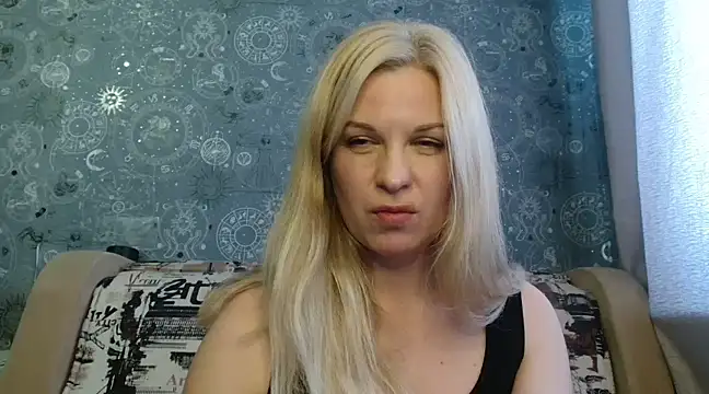 Snapshot of BlondeFox chatting on 02/19/25, 06:00 BlondeFox online show from 02/19/25, 06:00