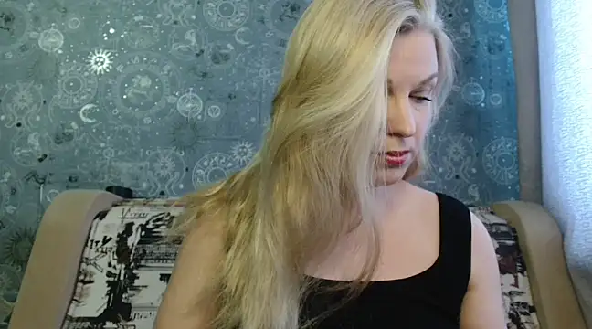Snapshot of BlondeFox chatting on 03/23/25, 03:10 BlondeFox online show from 03/23/25, 03:10