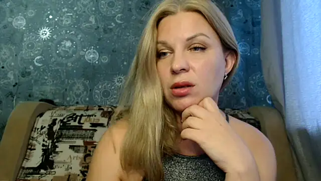 Snapshot of BlondeFox chatting on 10/07/25, 04:20 BlondeFox online show from 10/07/25, 04:20