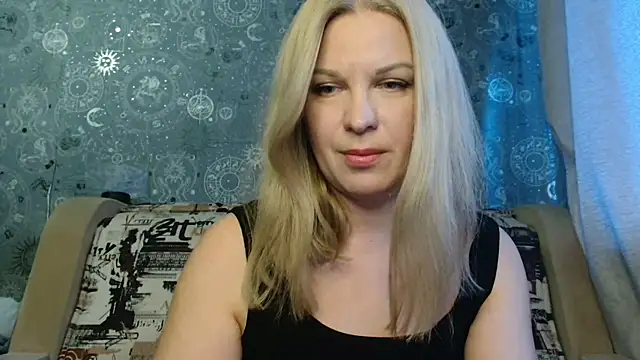 Snapshot of BlondeFox chatting on 10/15/25, 03:17 BlondeFox online show from 10/15/25, 03:17