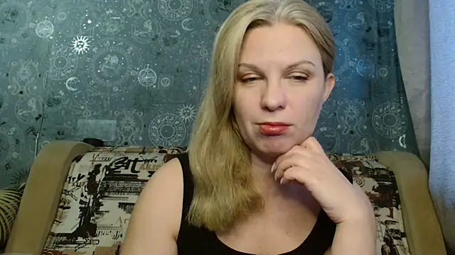 Snapshot of BlondeFox chatting on 11/19/25, 03:17 BlondeFox online show from 11/19/25, 03:17