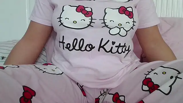 Snapshot of RealLittleRedRidingHood chatting on 02/08/25, 01:01 RealLittleRedRidingHood online show from 02/08/25, 01:01