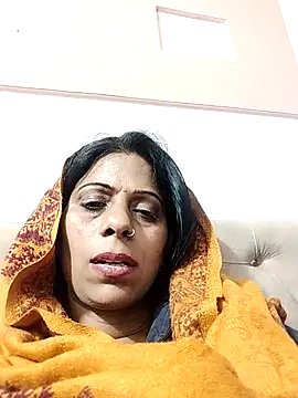 Snapshot of Manmohini123 chatting on 02/08/25, 04:04 Manmohini123 online show from 02/08/25, 04:04