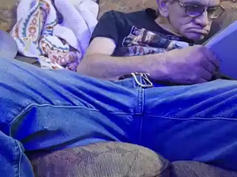 Snapshot of highstepper500 chatting on 12/24/24, 10:33 highstepper500 online show from 12/24/24, 10:33