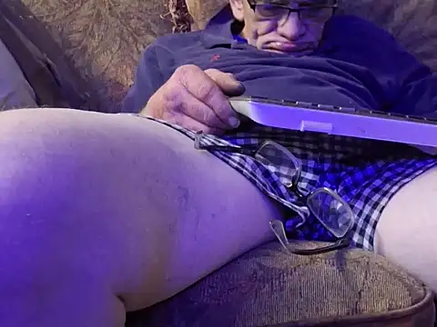 Snapshot of highstepper500 chatting on 01/19/25, 06:20 highstepper500 online show from 01/19/25, 06:20