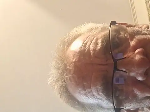 Snapshot of highstepper500 chatting on 09/19/25, 04:07 highstepper500 online show from 09/19/25, 04:07