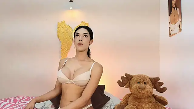 Snapshot of salome_Collins_1 chatting on 11/06/25, 12:11 salome Collins 1 online show from 11/06/25, 12:11