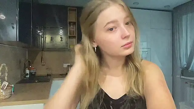 CharmingSarah online show from 09/10/25, 03:12