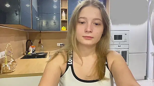 CharmingSarah online show from 10/04/25, 03:32