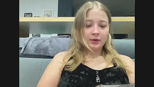 CharmingSarah online show from 10/16/25, 04:30