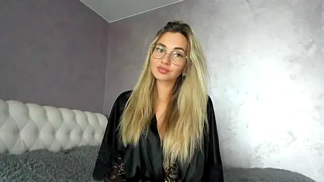 Snapshot of _DarkRose_ chatting on 09/28/25, 10:09 DarkRose online show from 09/28/25, 10:09