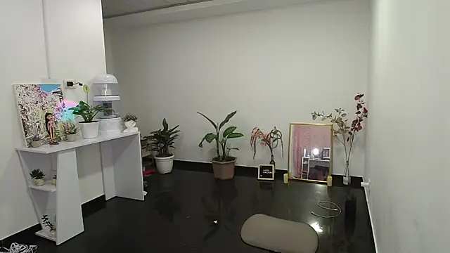 NicoleCortez online show from 12/19/24, 04:34