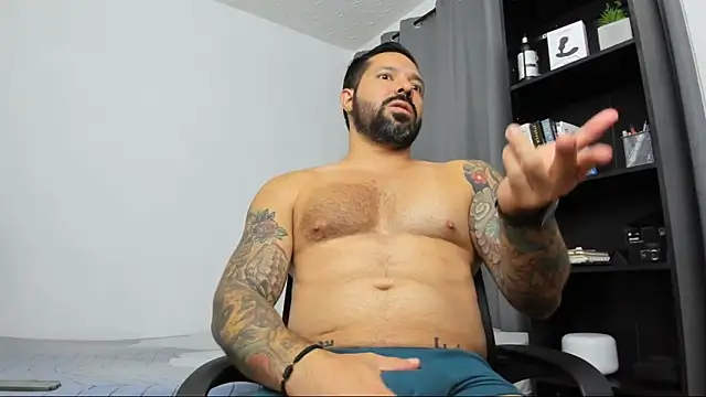 Snapshot of Pierre_Vidal chatting on 03/11/25, 01:37 Pierre Vidal online show from 03/11/25, 01:37