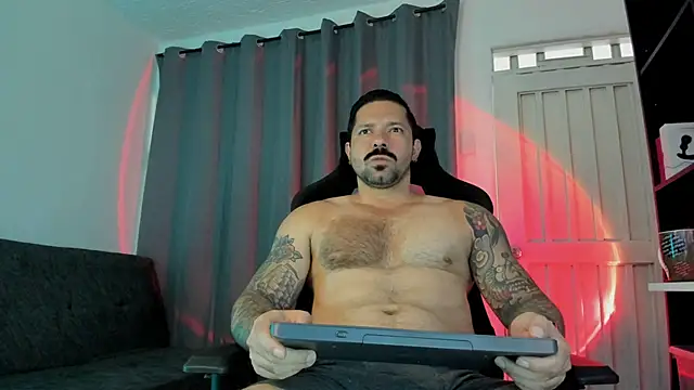 Snapshot of Pierre_Vidal chatting on 11/27/25, 08:44 Pierre Vidal online show from 11/27/25, 08:44