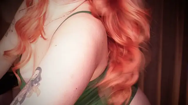 Snapshot of MayaAkashova chatting on 11/23/25, 09:14 MayaAkashova online show from 11/23/25, 09:14