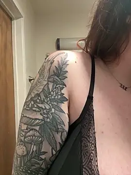 Snapshot of Cumming_atme chatting on 10/24/25, 05:59 Cumming atme online show from 10/24/25, 05:59