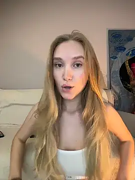 Snapshot of MariaTull chatting on 10/26/25, 04:24 MariaTull online show from 10/26/25, 04:24