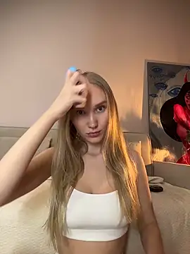 Snapshot of MariaTull chatting on 11/13/25, 06:18 MariaTull online show from 11/13/25, 06:18