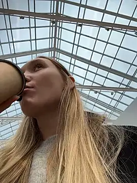 Snapshot of MariaTull chatting on 11/22/25, 11:53 MariaTull online show from 11/22/25, 11:53