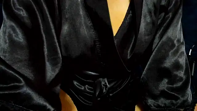 Snapshot of tiffanystonne chatting on 10/30/25, 03:24 tiffanystonne online show from 10/30/25, 03:24