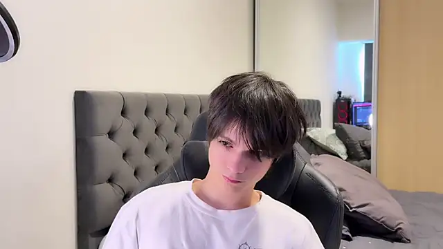 Snapshot of SasukeUhchiaa chatting on 01/03/25, 10:19 SasukeUhchiaa online show from 01/03/25, 10:19