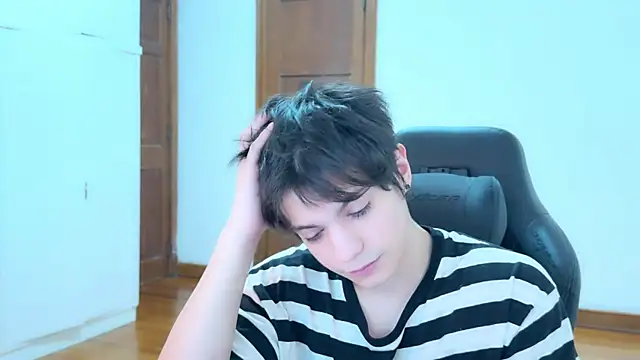 Snapshot of SasukeUhchiaa chatting on 09/14/25, 04:17 SasukeUhchiaa online show from 09/14/25, 04:17