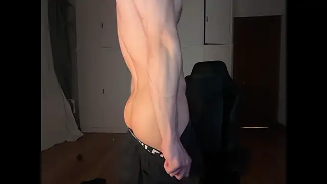 Snapshot of SasukeUhchiaa chatting on 12/19/25, 03:13 SasukeUhchiaa online show from 12/19/25, 03:13