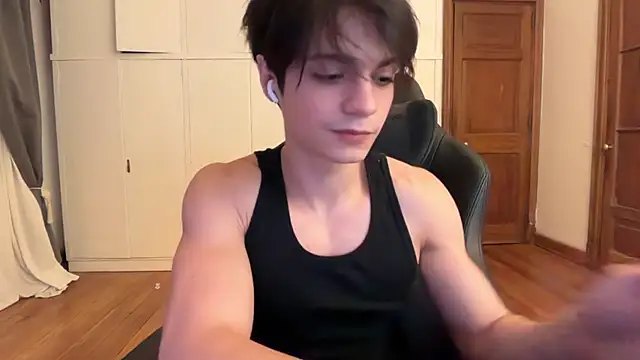 Snapshot of SasukeUhchiaa chatting on 12/21/25, 05:25 SasukeUhchiaa online show from 12/21/25, 05:25