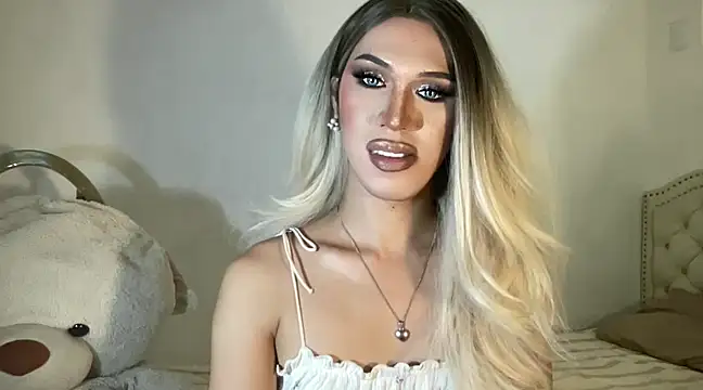 Ts glamxxxx online show from 02/15/25, 03:42