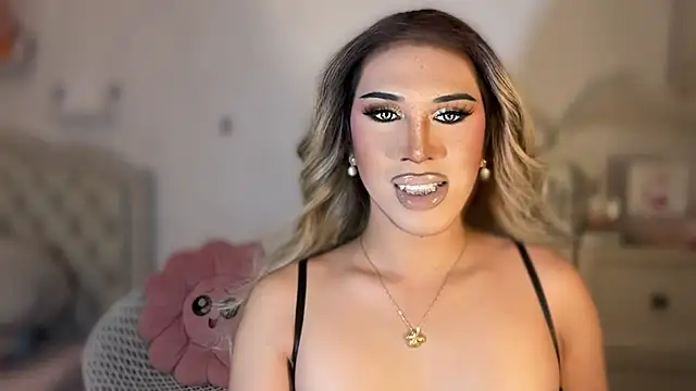 Ts glamxxxx online show from 10/28/25, 02:04