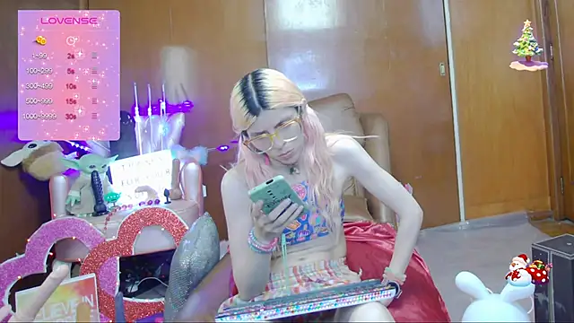 Skinygirl online show from 03/17/25, 01:03