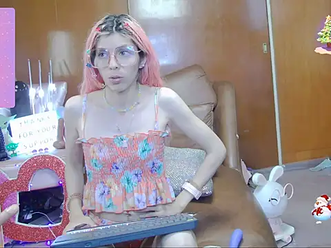 Skinygirl online show from 10/18/25, 12:35