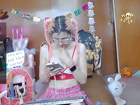 Skinygirl online show from 11/01/25, 08:00