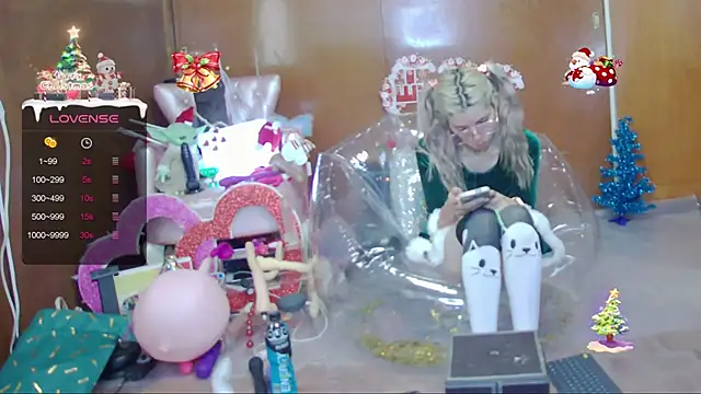 Snapshot of Skinygirl chatting on 12/17/25, 09:21 Skinygirl online show from 12/17/25, 09:21