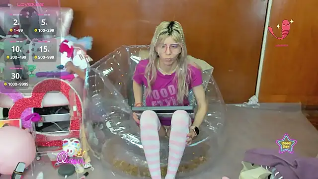 Snapshot of Skinygirl chatting on 01/05/26, 06:33 Skinygirl online show from 01/05/26, 06:33