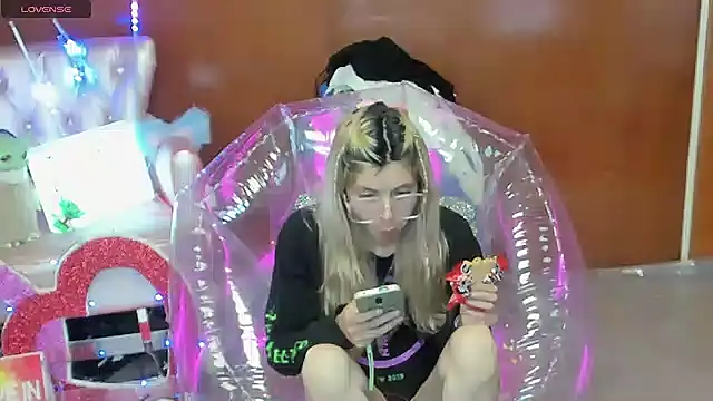 Snapshot of Skinygirl chatting on 02/13/26, 09:11 Skinygirl online show from 02/13/26, 09:11