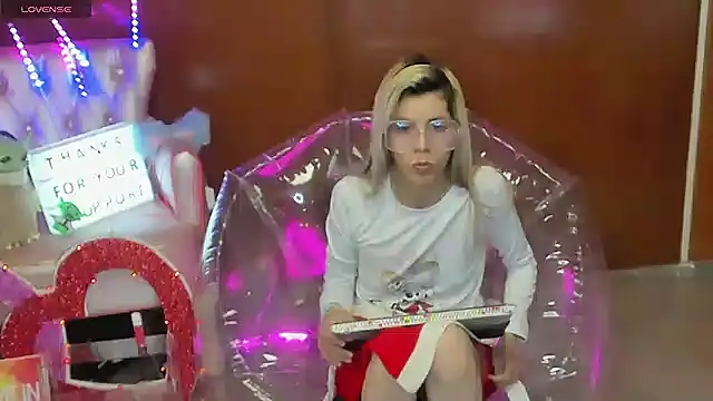 Snapshot of Skinygirl chatting on 02/25/26, 11:58 Skinygirl online show from 02/25/26, 11:58