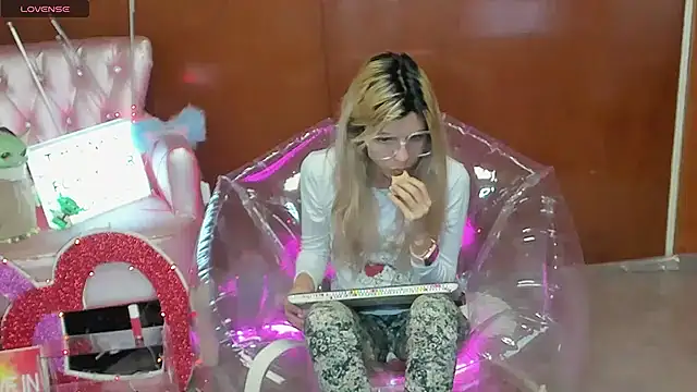 Snapshot of Skinygirl chatting on 02/26/26, 10:20 Skinygirl online show from 02/26/26, 10:20