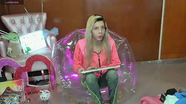 Snapshot of Skinygirl chatting on 03/05/26, 12:28 Skinygirl online show from 03/05/26, 12:28