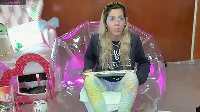 Snapshot of Skinygirl chatting on 03/06/26, 11:45 Skinygirl online show from 03/06/26, 11:45