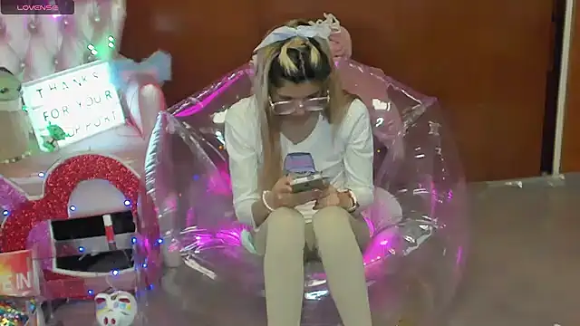 Snapshot of Skinygirl chatting on 03/08/26, 10:46 Skinygirl online show from 03/08/26, 10:46