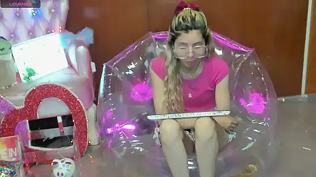 Snapshot of Skinygirl chatting on 03/12/26, 11:44 Skinygirl online show from 03/12/26, 11:44