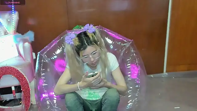 Snapshot of Skinygirl chatting on 03/19/26, 12:03 Skinygirl online show from 03/19/26, 12:03