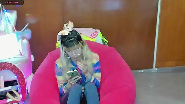 Snapshot of Skinygirl chatting on 04/04/26, 11:13 Skinygirl online show from 04/04/26, 11:13