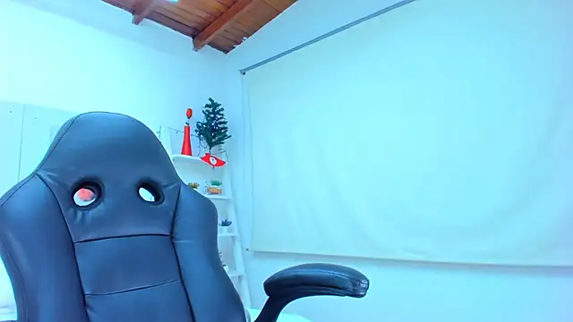 AlessiaMarcu- online show from 12/12/24, 07:41